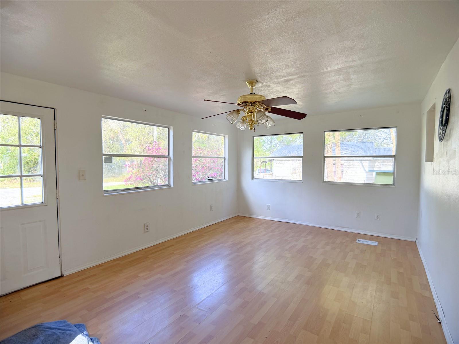 Image 6 of 18 For 18274 22nd Place