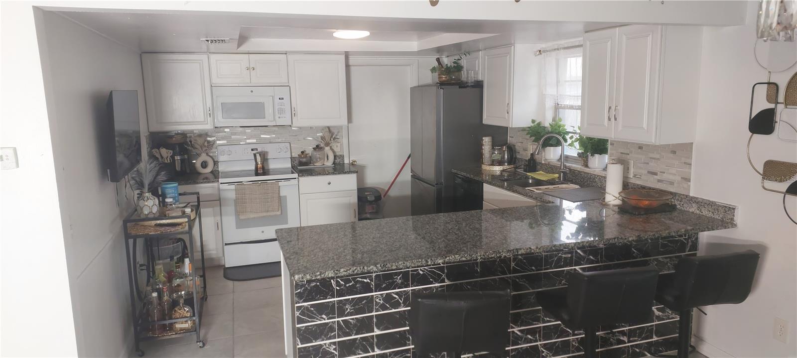 Image 5 of 16 For 6122 Burhley Ct