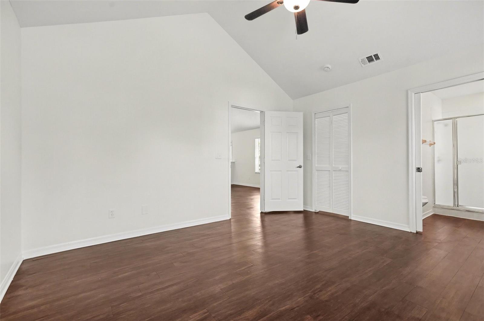 Image 10 of 25 For 3334 Lake View Circle