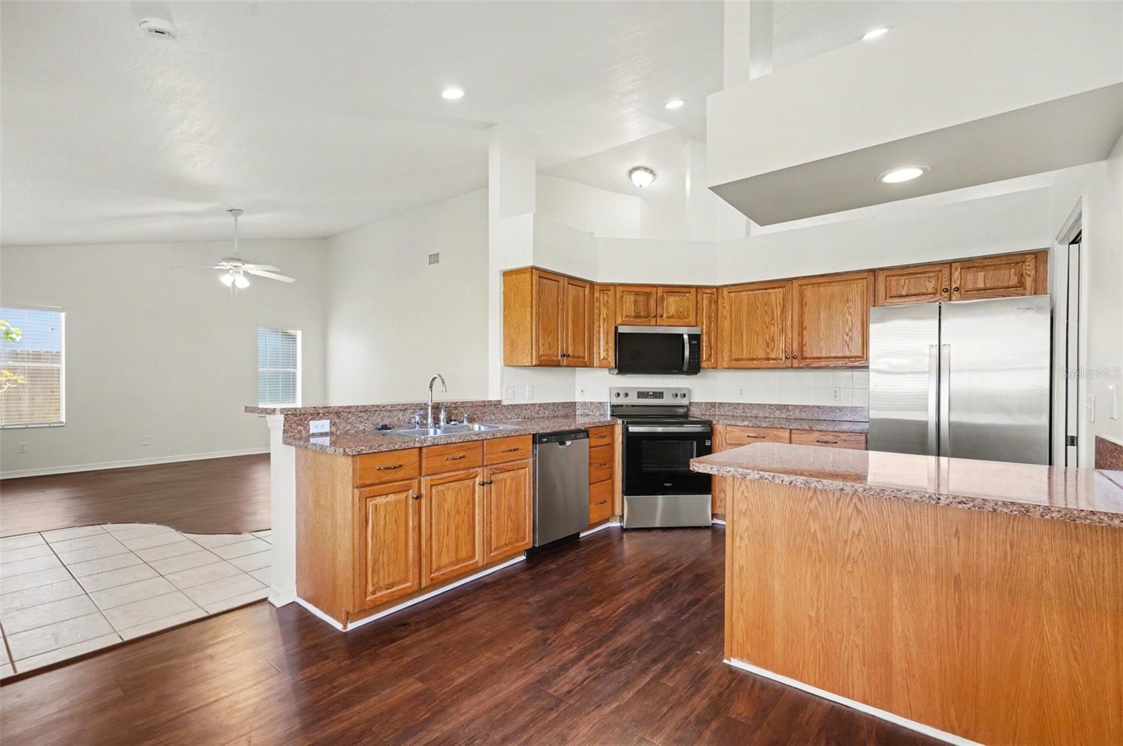 Image 11 of 25 For 3334 Lake View Circle