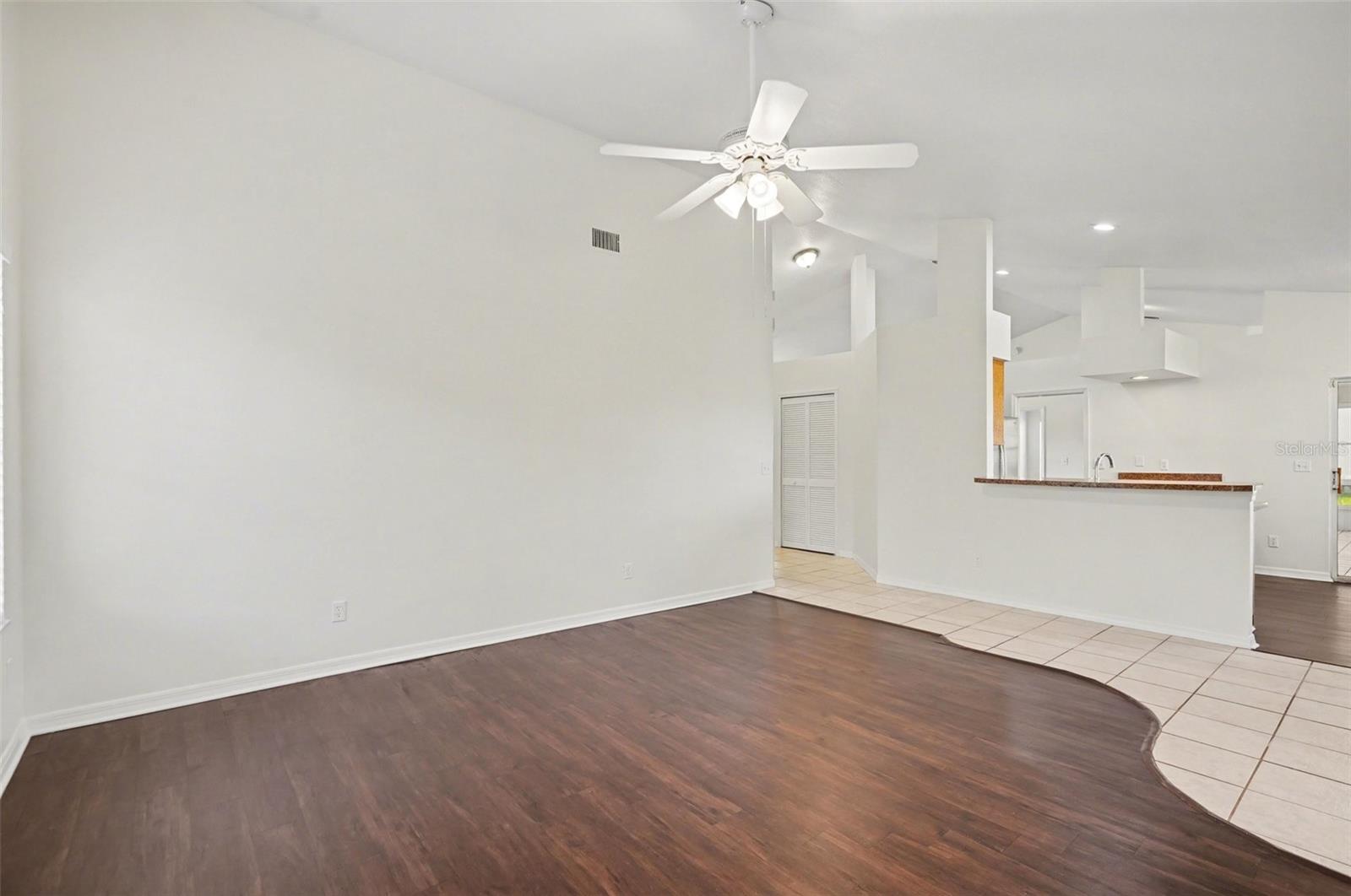 Image 16 of 25 For 3334 Lake View Circle