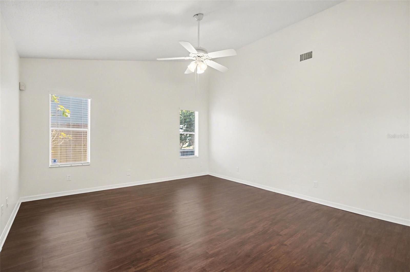 Image 17 of 25 For 3334 Lake View Circle