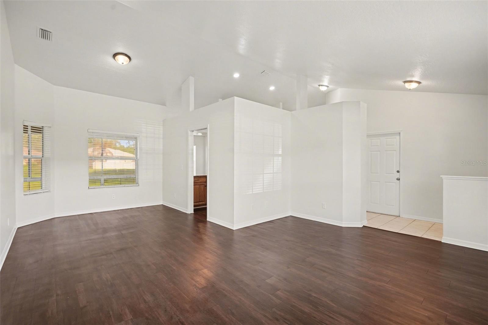 Image 18 of 25 For 3334 Lake View Circle