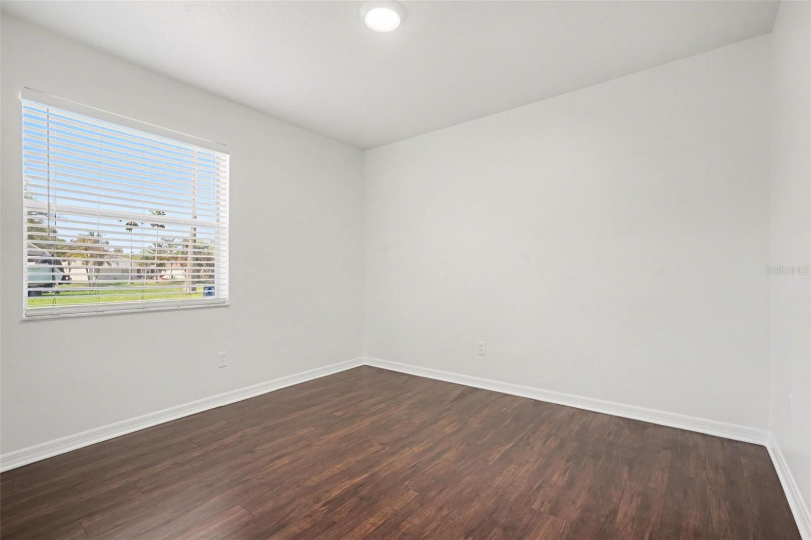 Image 19 of 25 For 3334 Lake View Circle