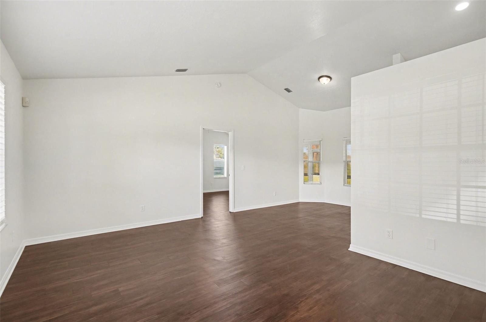 Image 21 of 25 For 3334 Lake View Circle