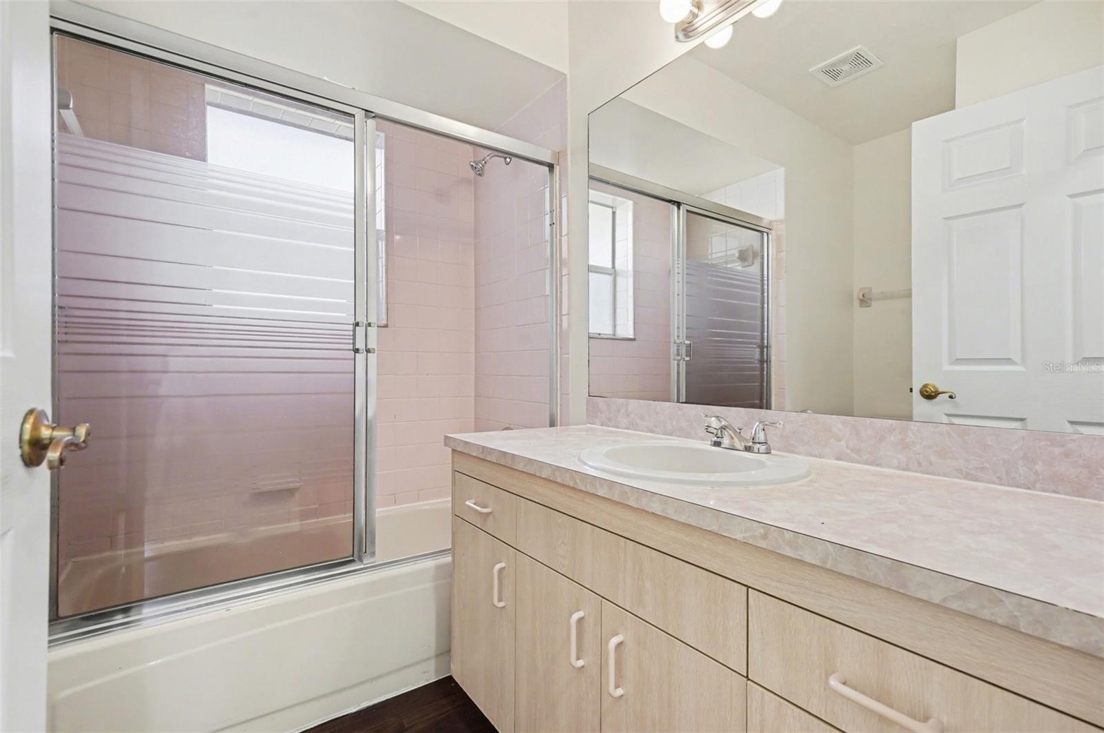 Image 22 of 25 For 3334 Lake View Circle