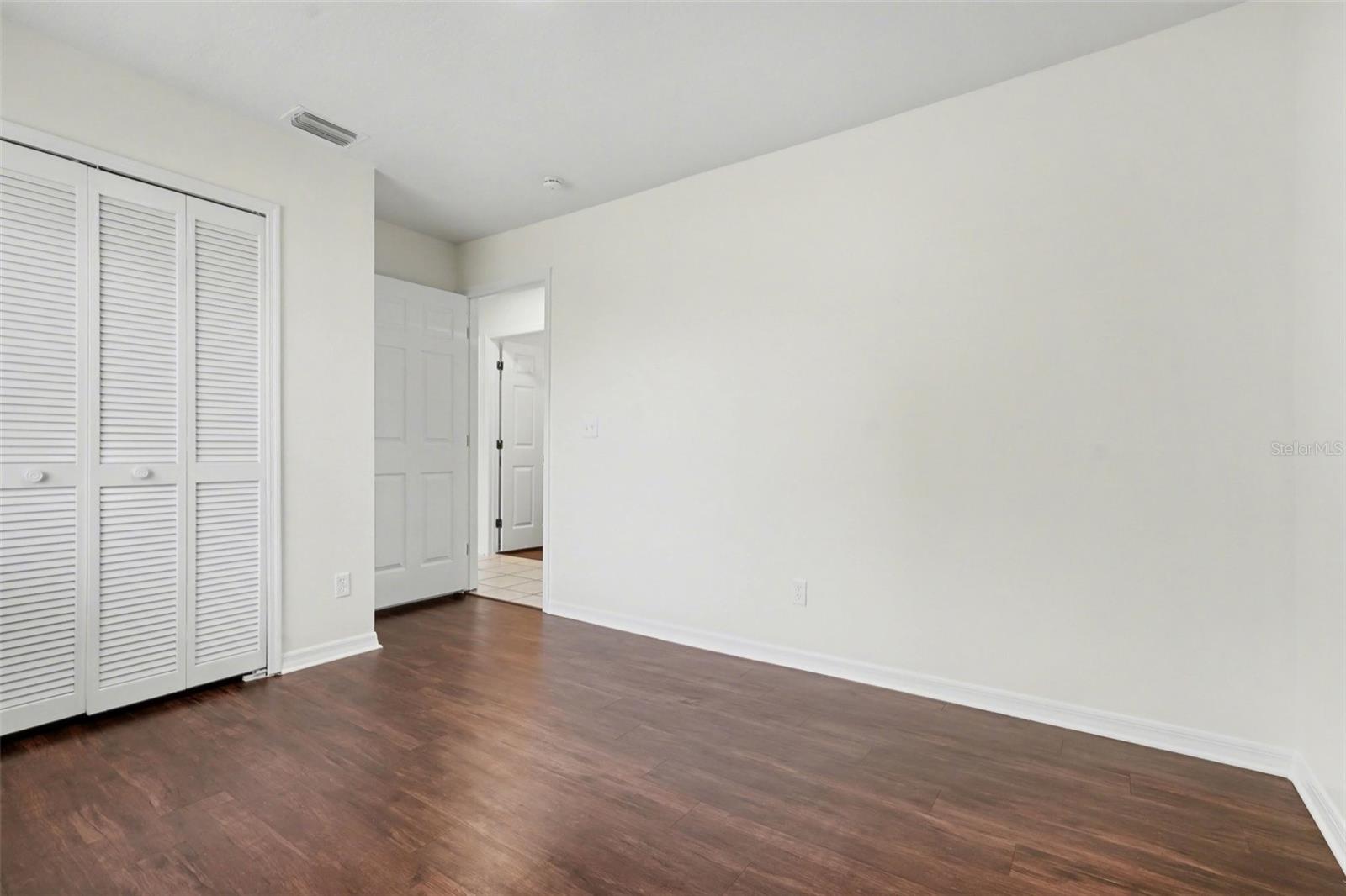 Image 5 of 25 For 3334 Lake View Circle