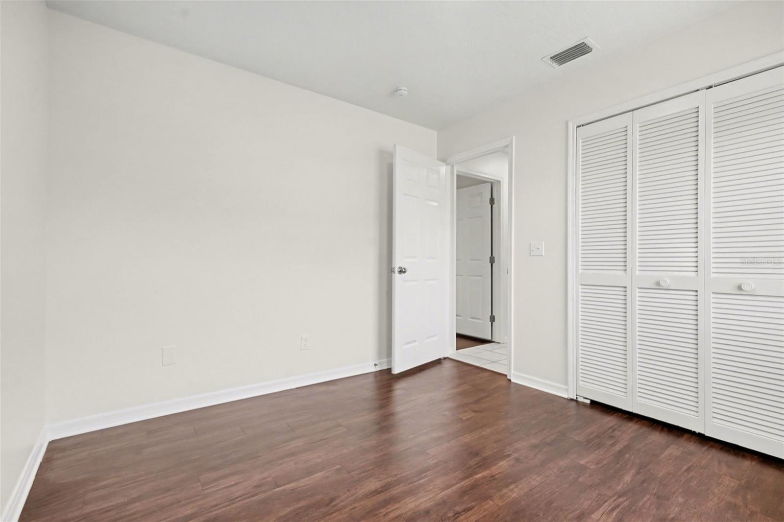 Image 6 of 25 For 3334 Lake View Circle