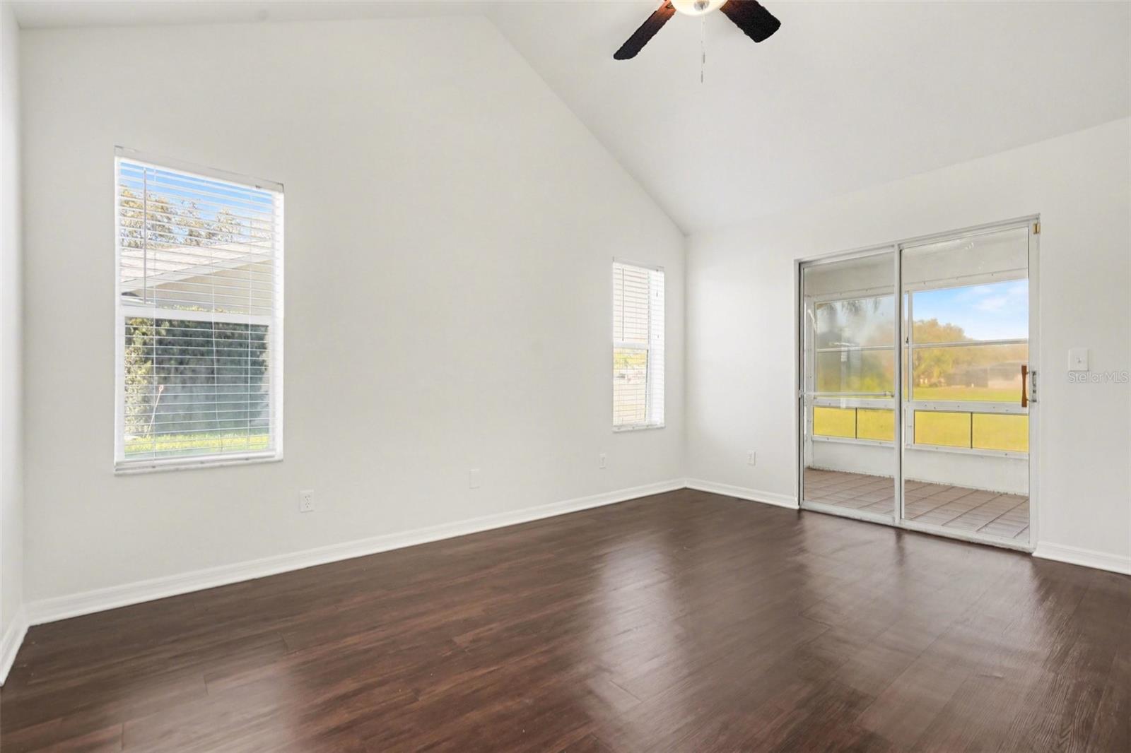 Image 8 of 25 For 3334 Lake View Circle