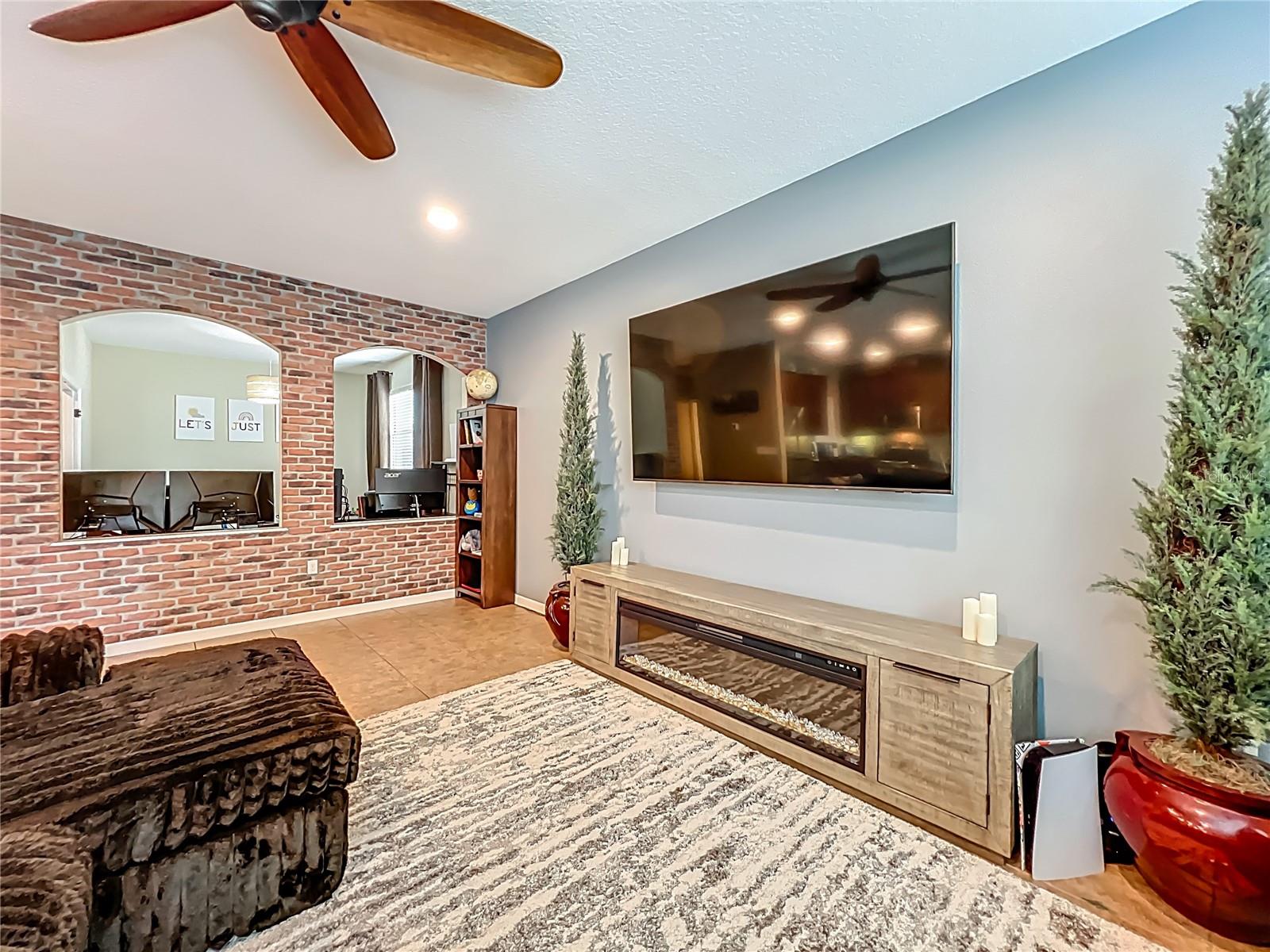 Image 10 of 43 For 10110 Armando Circle