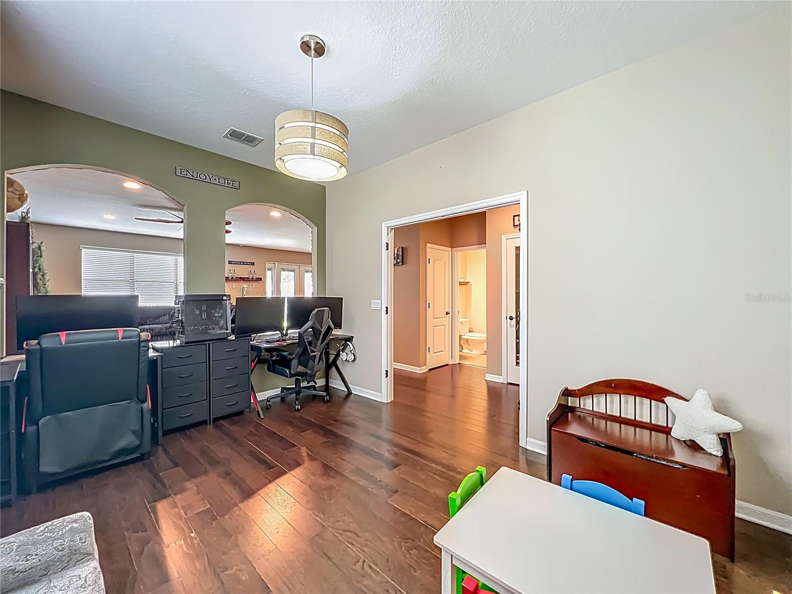 Image 25 of 43 For 10110 Armando Circle