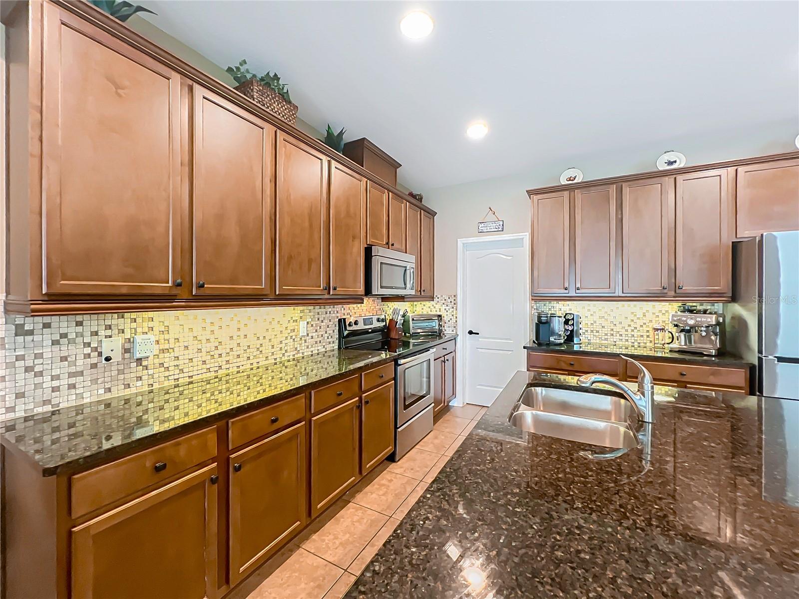 Image 4 of 43 For 10110 Armando Circle