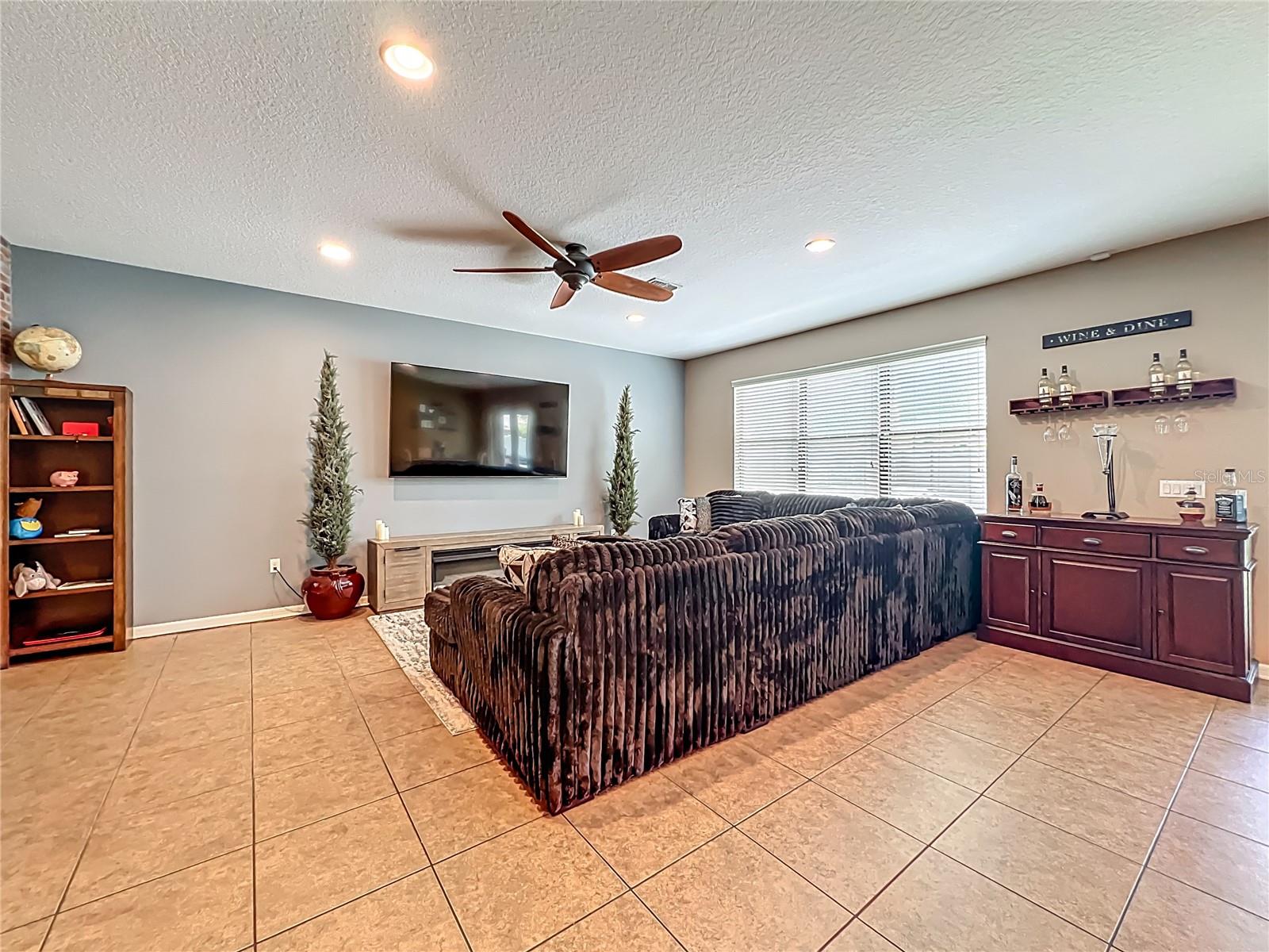 Image 7 of 43 For 10110 Armando Circle