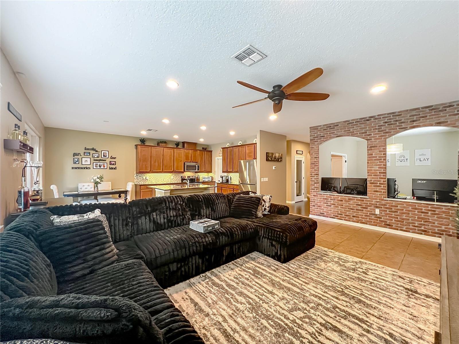 Image 9 of 43 For 10110 Armando Circle