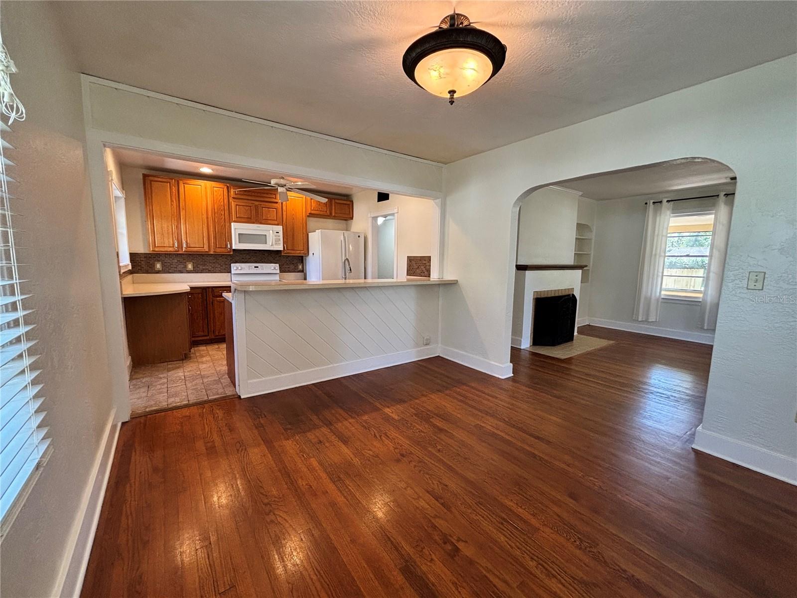 Image 12 of 63 For 211 Summerlin Avenue