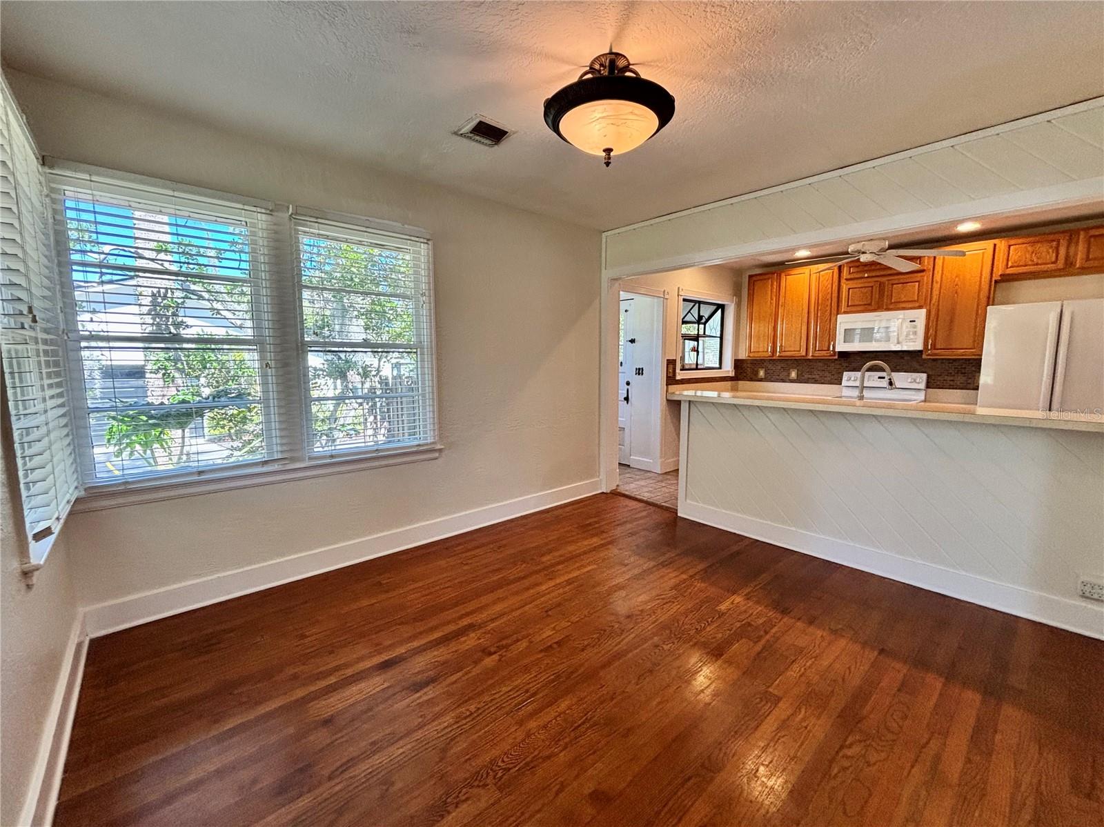 Image 13 of 63 For 211 Summerlin Avenue