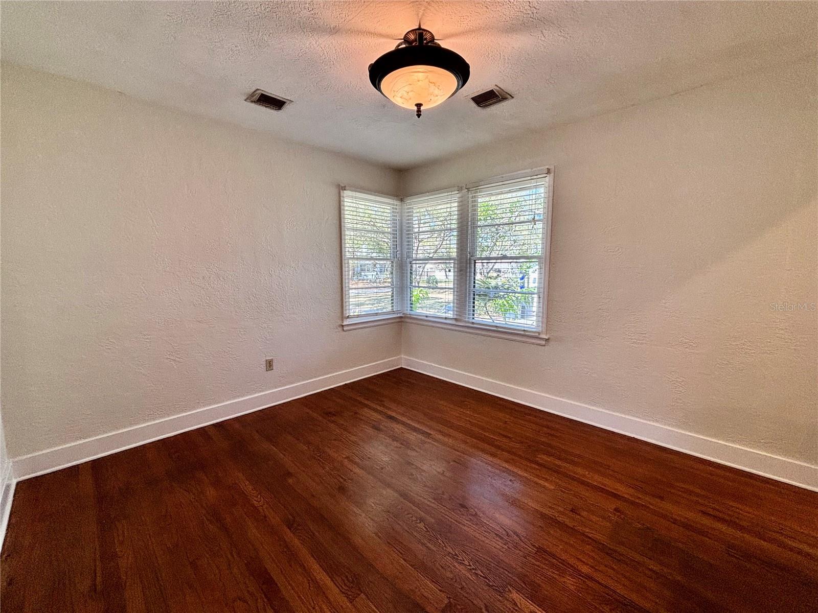 Image 14 of 63 For 211 Summerlin Avenue