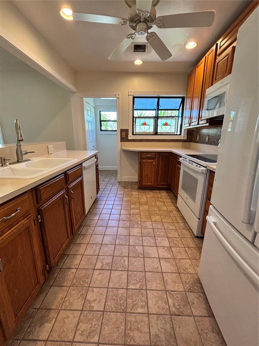 Image 18 of 63 For 211 Summerlin Avenue