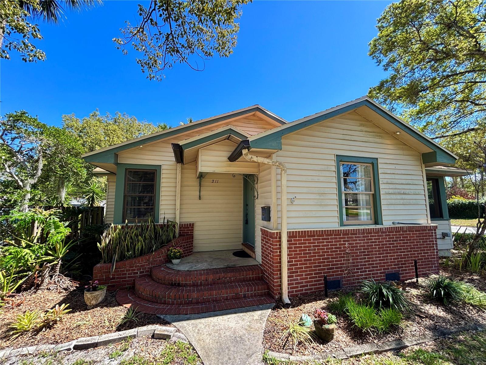 Image 2 of 63 For 211 Summerlin Avenue