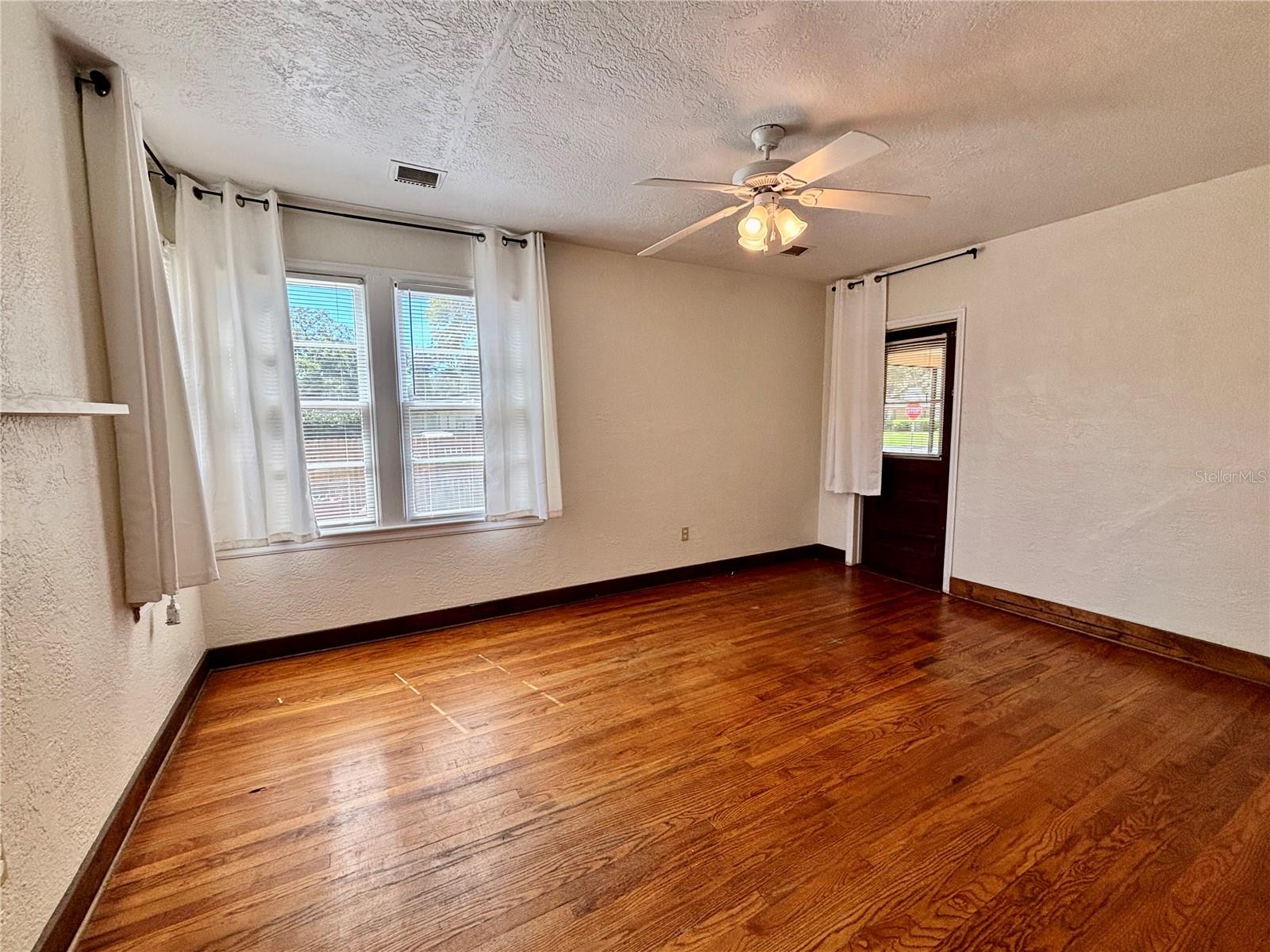 Image 27 of 63 For 211 Summerlin Avenue