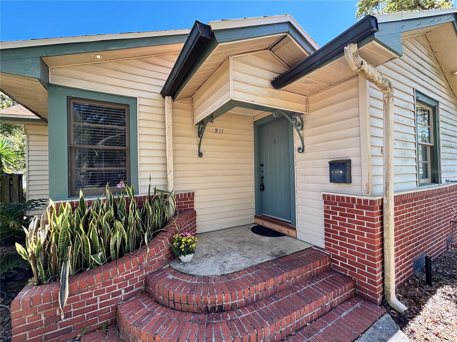 Image 3 of 63 For 211 Summerlin Avenue