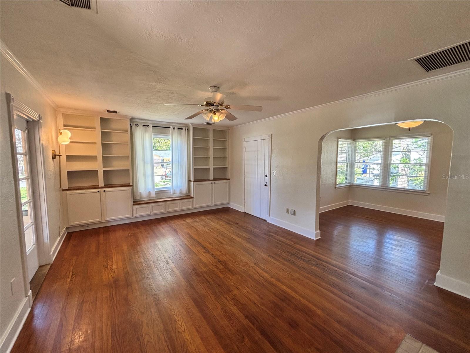 Image 4 of 63 For 211 Summerlin Avenue