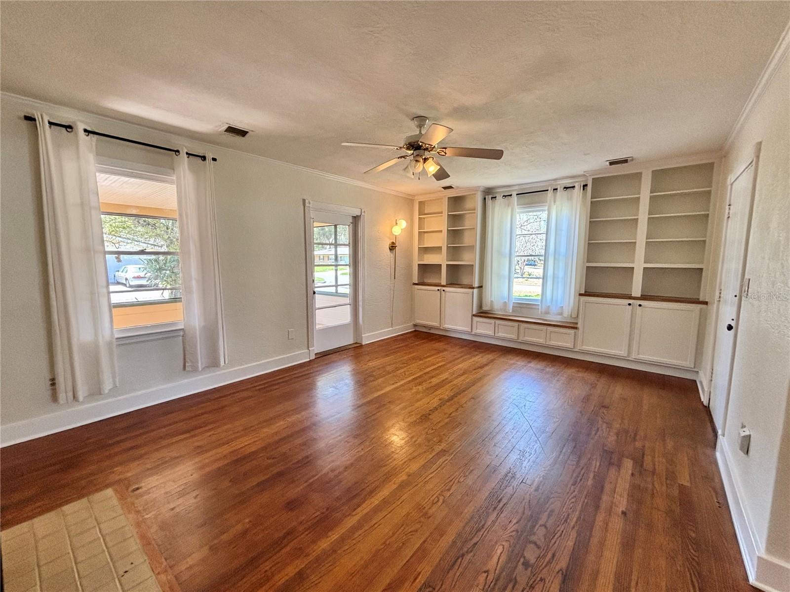 Image 6 of 63 For 211 Summerlin Avenue