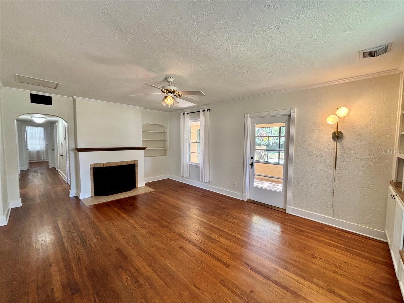 Image 7 of 63 For 211 Summerlin Avenue