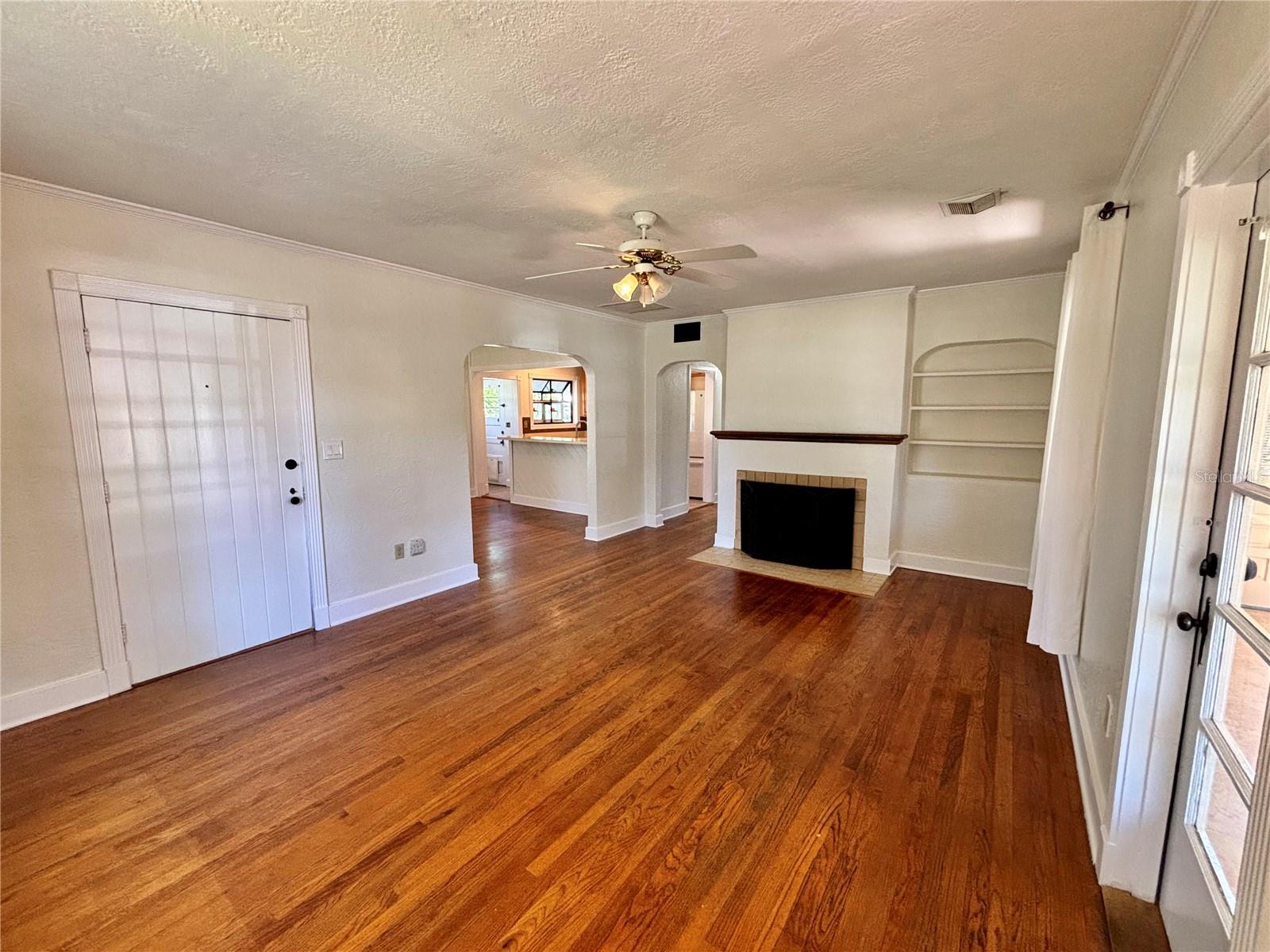 Image 8 of 63 For 211 Summerlin Avenue