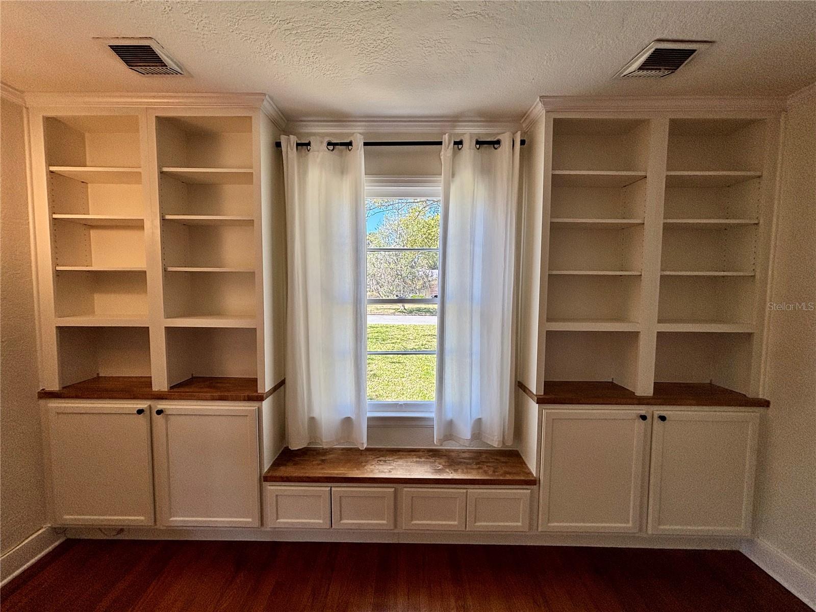 Image 9 of 63 For 211 Summerlin Avenue