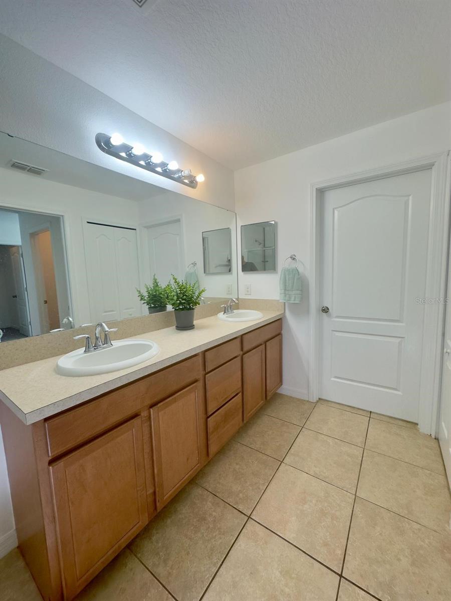 Image 19 of 32 For 1335 Priory Circle