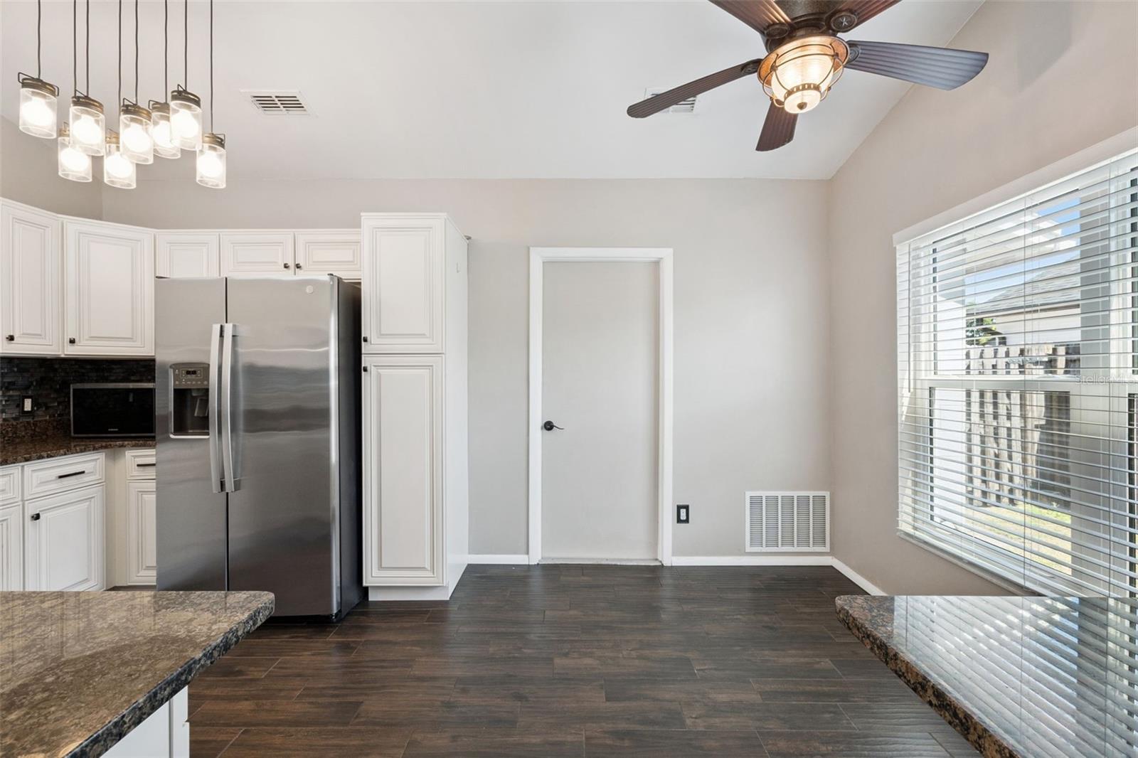 Image 11 of 31 For 7904 Dimal Court