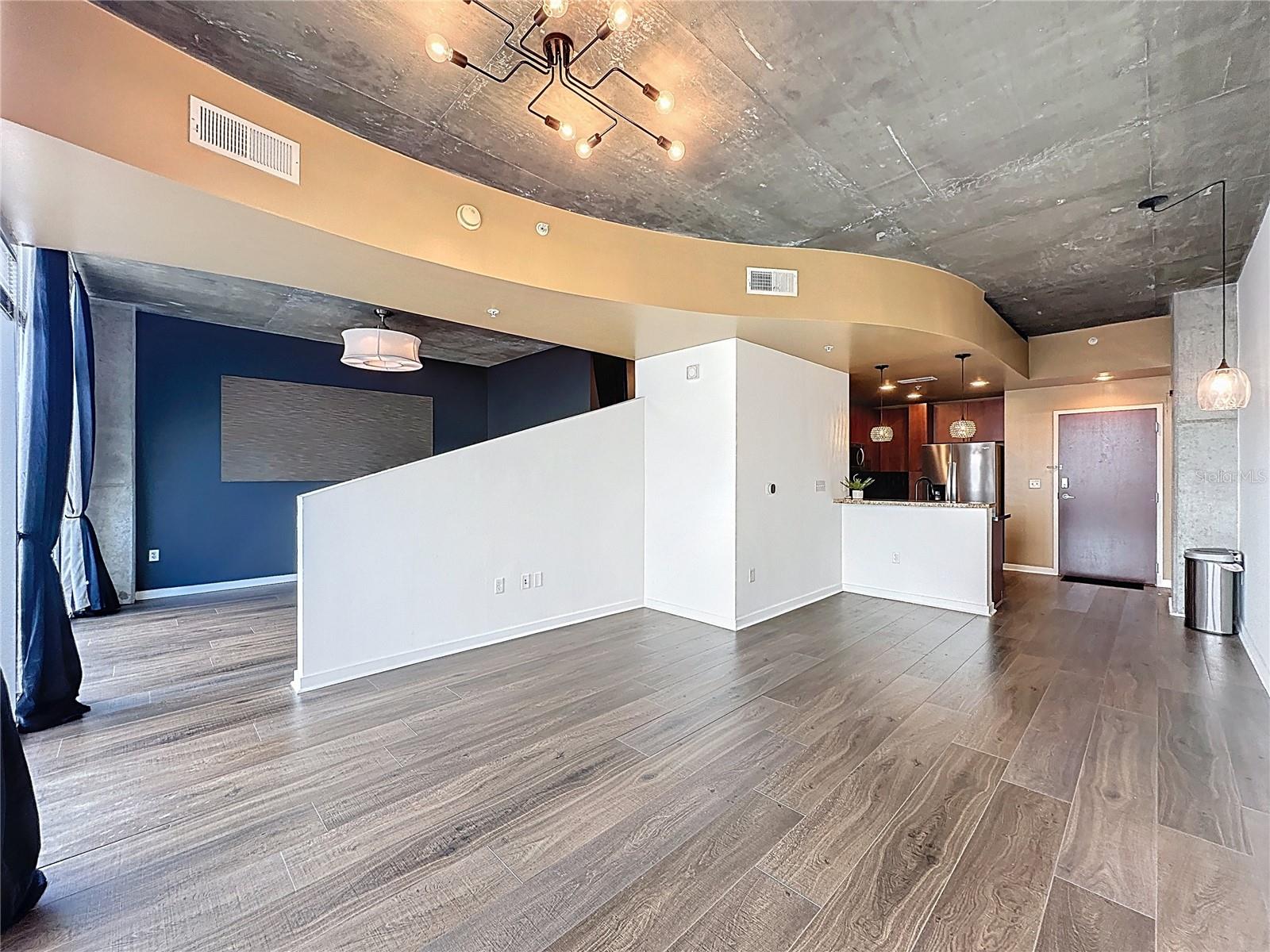 Image 10 of 30 For 155 Court Avenue 1013