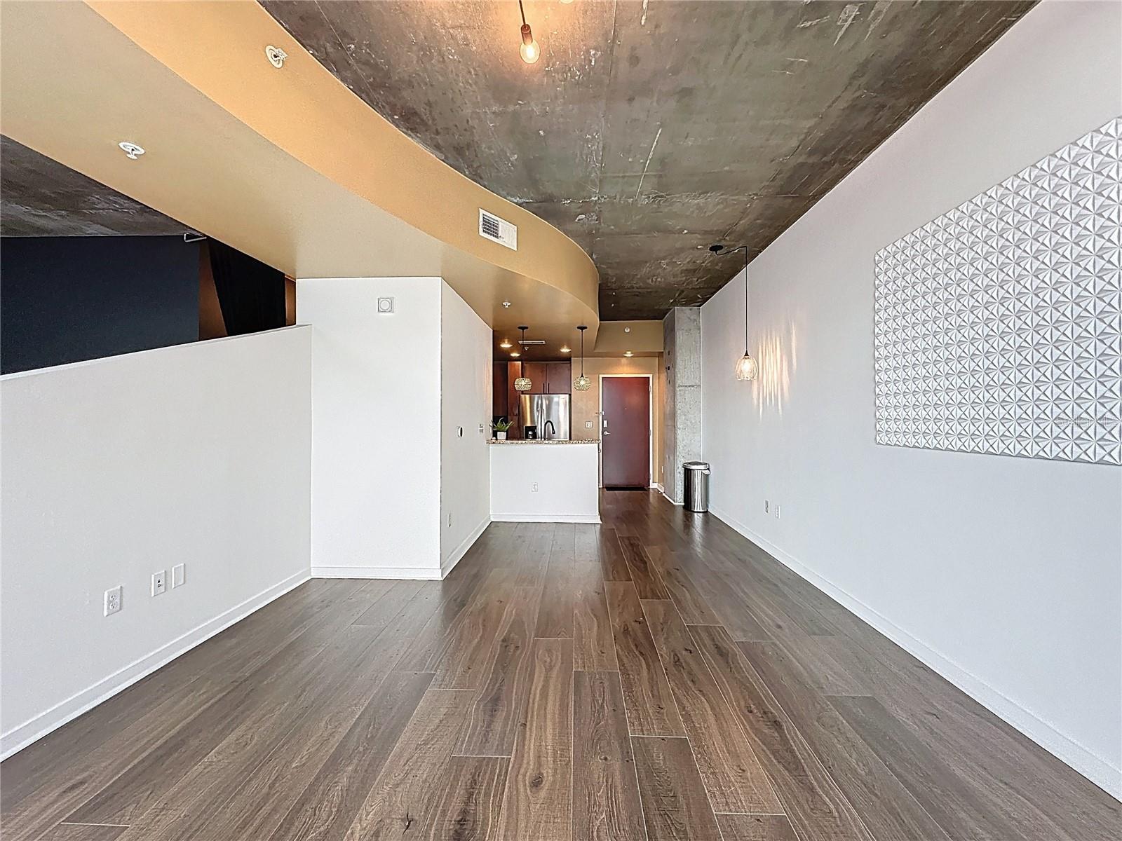 Image 11 of 30 For 155 Court Avenue 1013