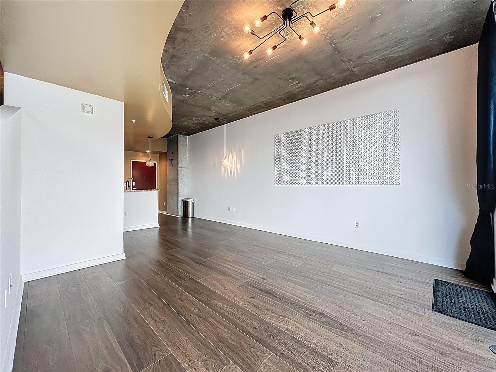 Image 12 of 30 For 155 Court Avenue 1013