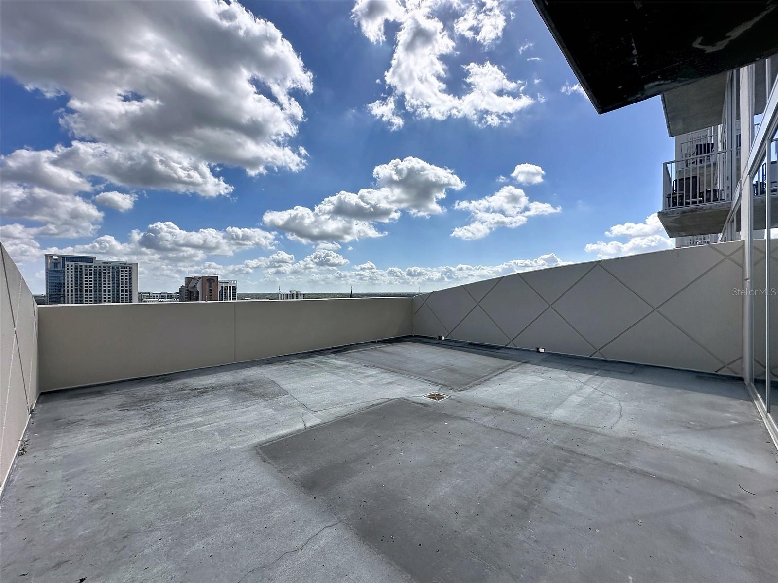 Image 14 of 30 For 155 Court Avenue 1013