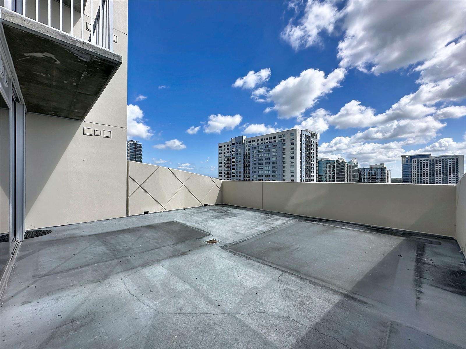 Image 15 of 30 For 155 Court Avenue 1013