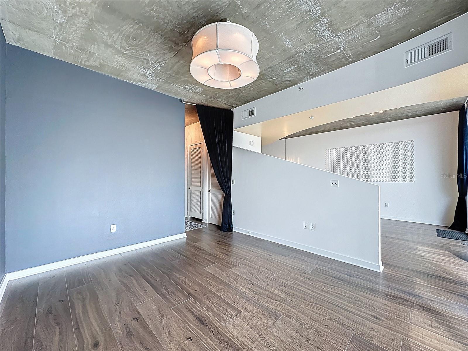 Image 17 of 30 For 155 Court Avenue 1013