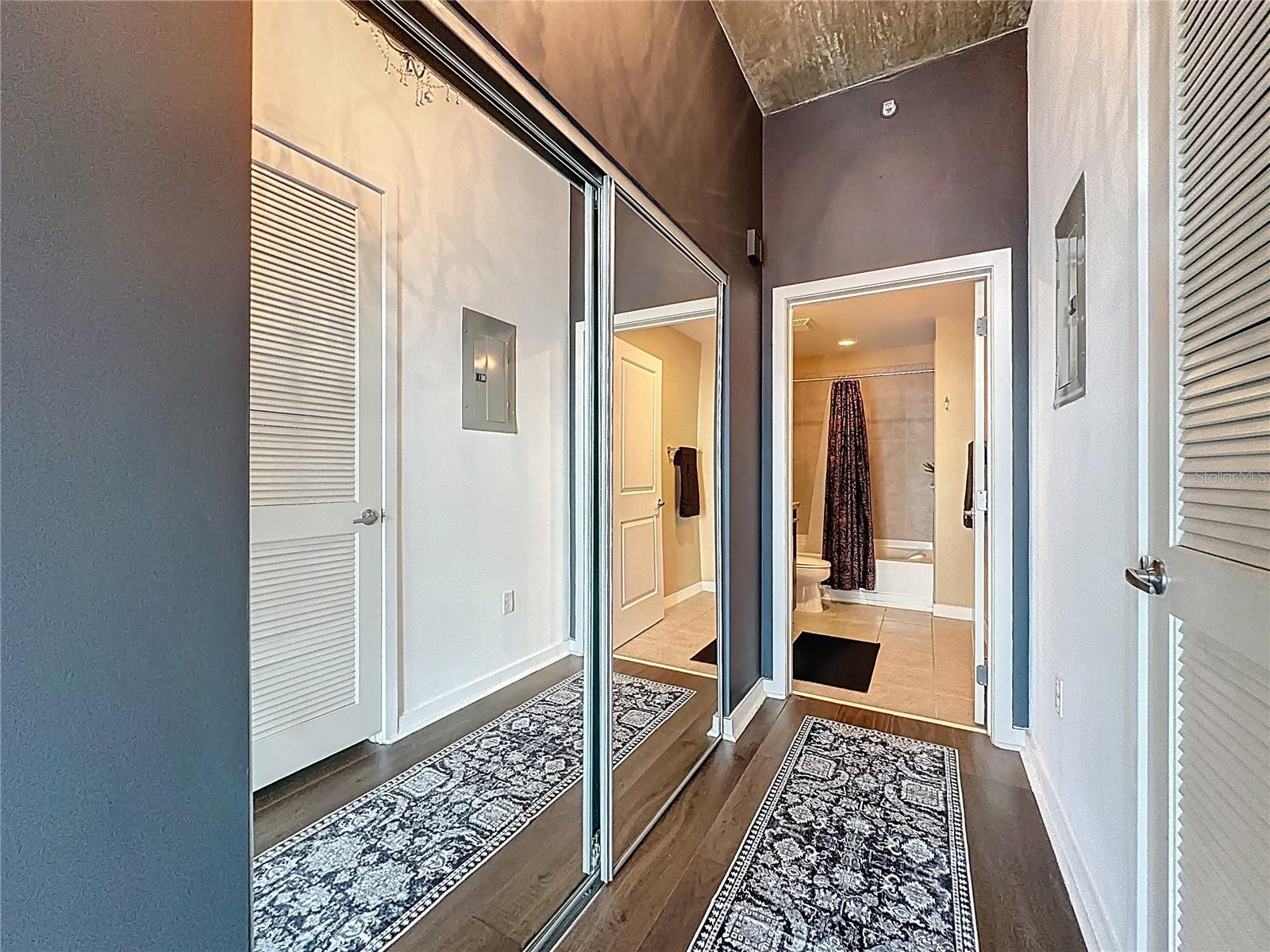 Image 20 of 30 For 155 Court Avenue 1013