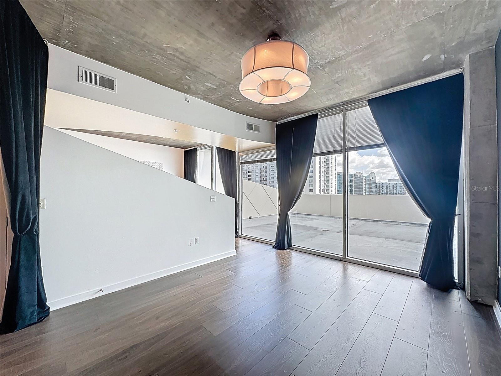 Image 23 of 30 For 155 Court Avenue 1013