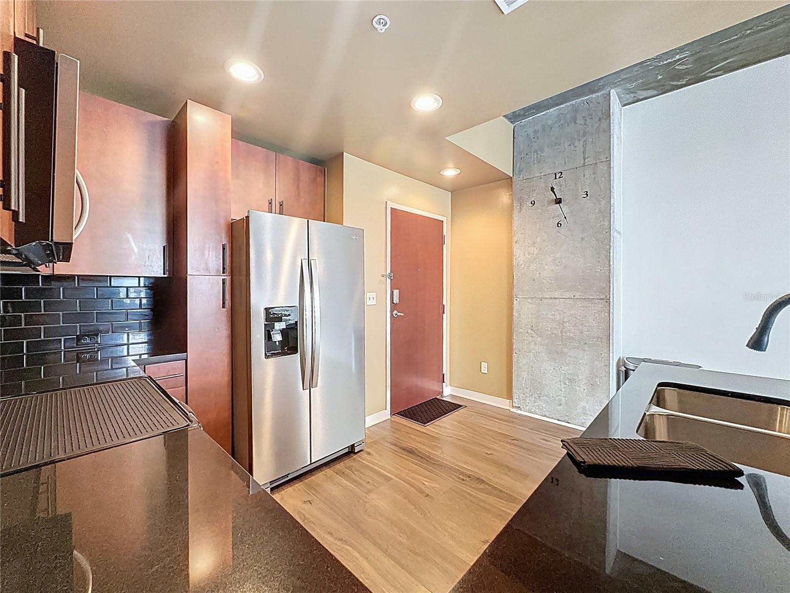 Image 8 of 30 For 155 Court Avenue 1013