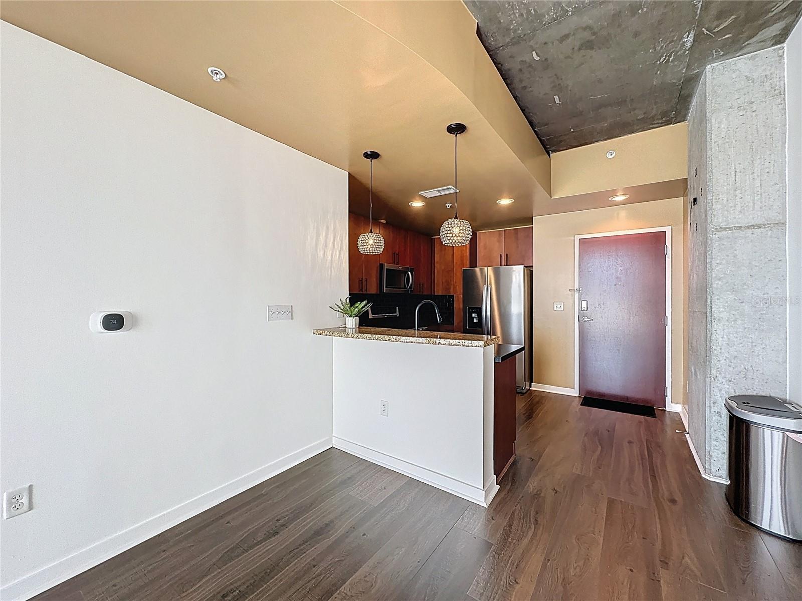 Image 9 of 30 For 155 Court Avenue 1013