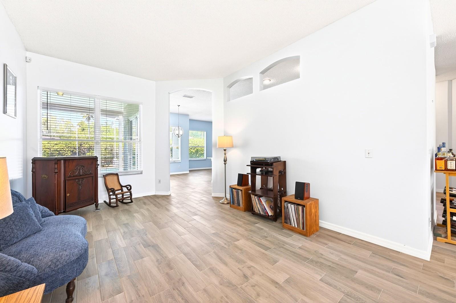 Image 7 of 46 For 129 Ballyshannon Drive