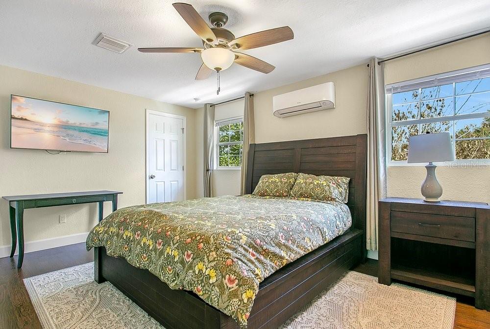 Image 13 of 34 For 741 Saxby Avenue