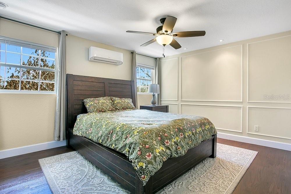 Image 14 of 34 For 741 Saxby Avenue