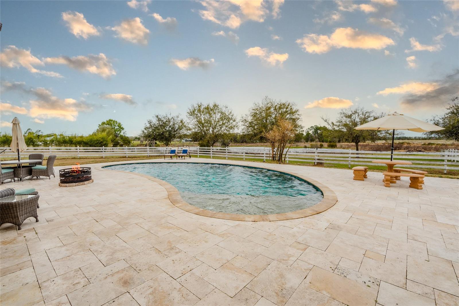 Image 14 of 84 For 4015 Indigo Road