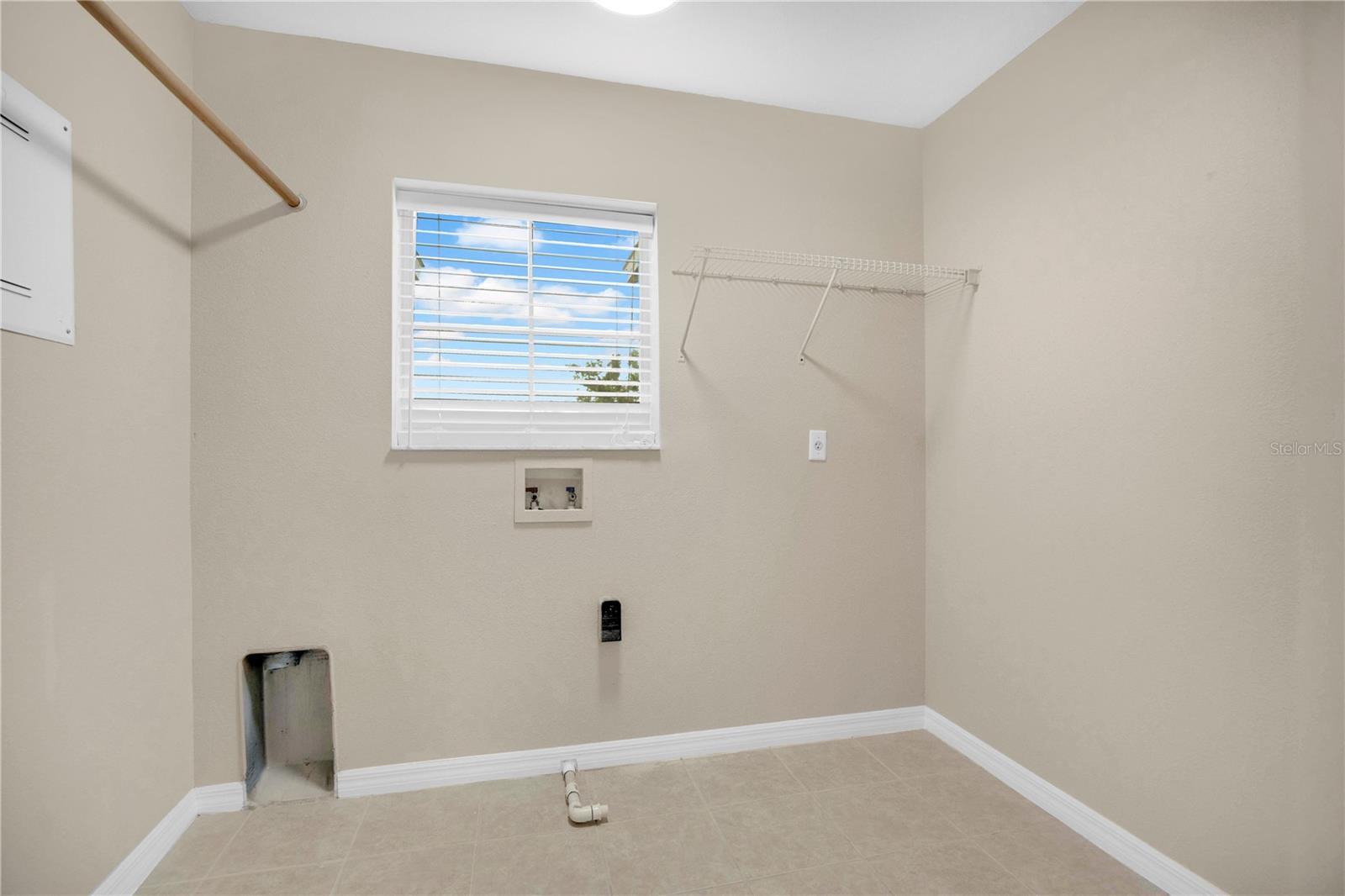 Image 28 of 74 For 2615 Lakemoor Drive