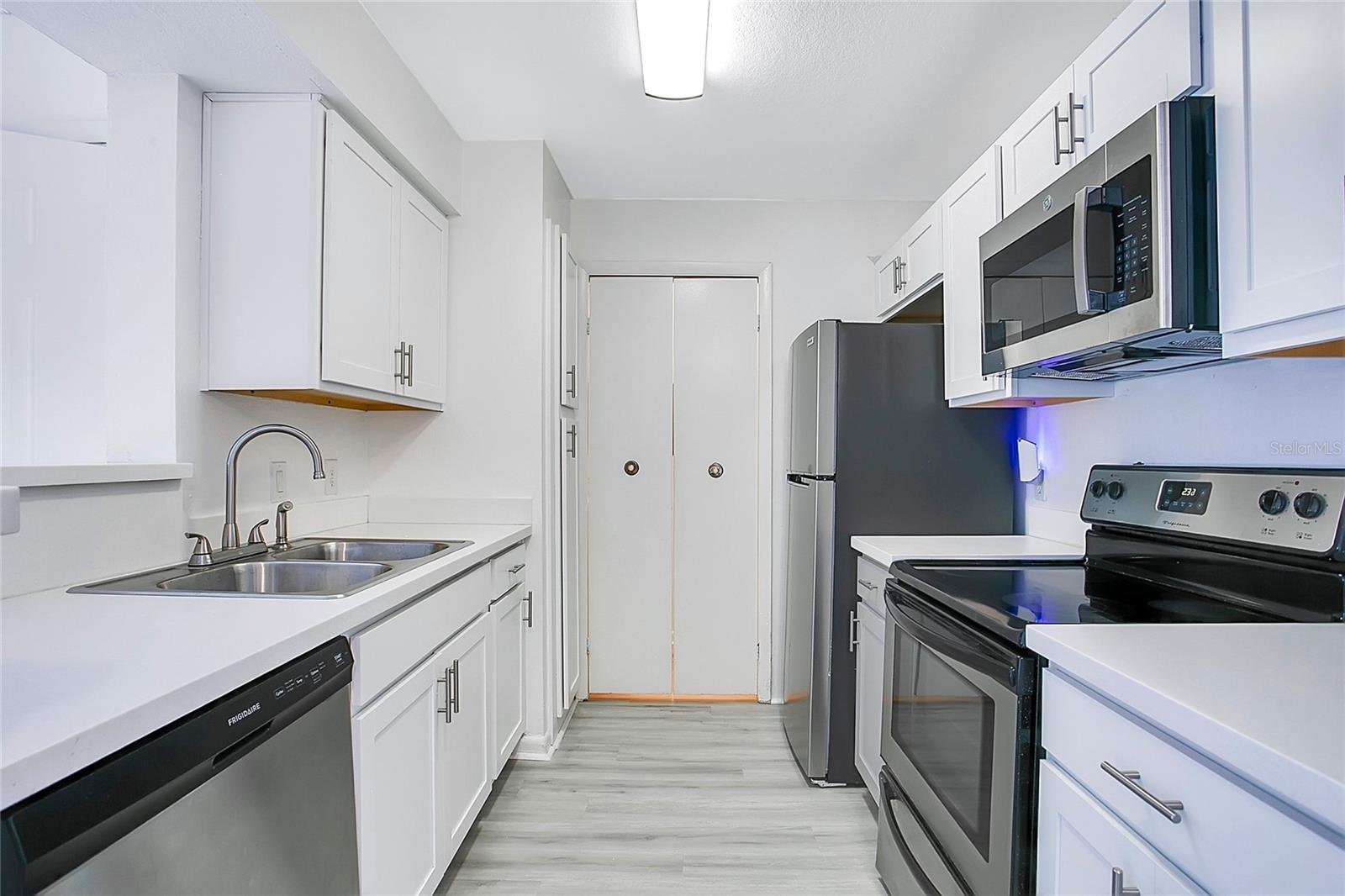 Image 10 of 31 For 5540 Devonbriar Way 104