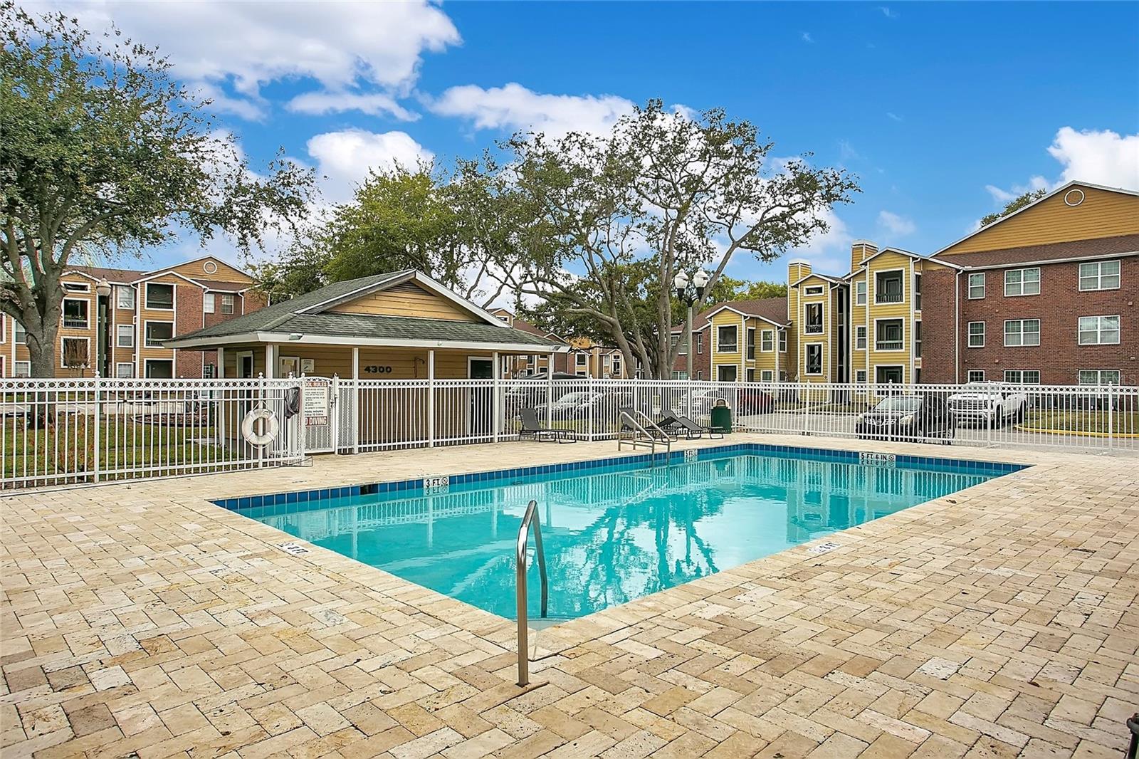 Image 22 of 31 For 5540 Devonbriar Way 104