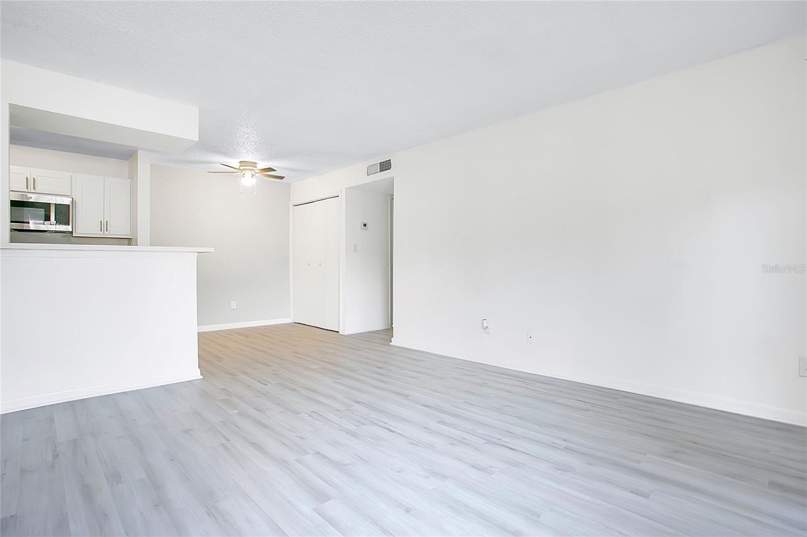 Image 5 of 31 For 5540 Devonbriar Way 104